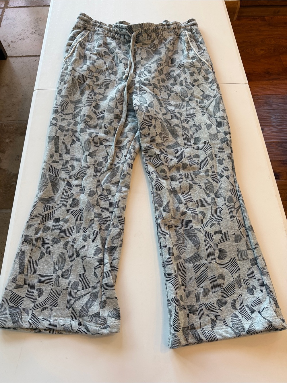 Gray Abstract-Print Drawstring Sweatpants